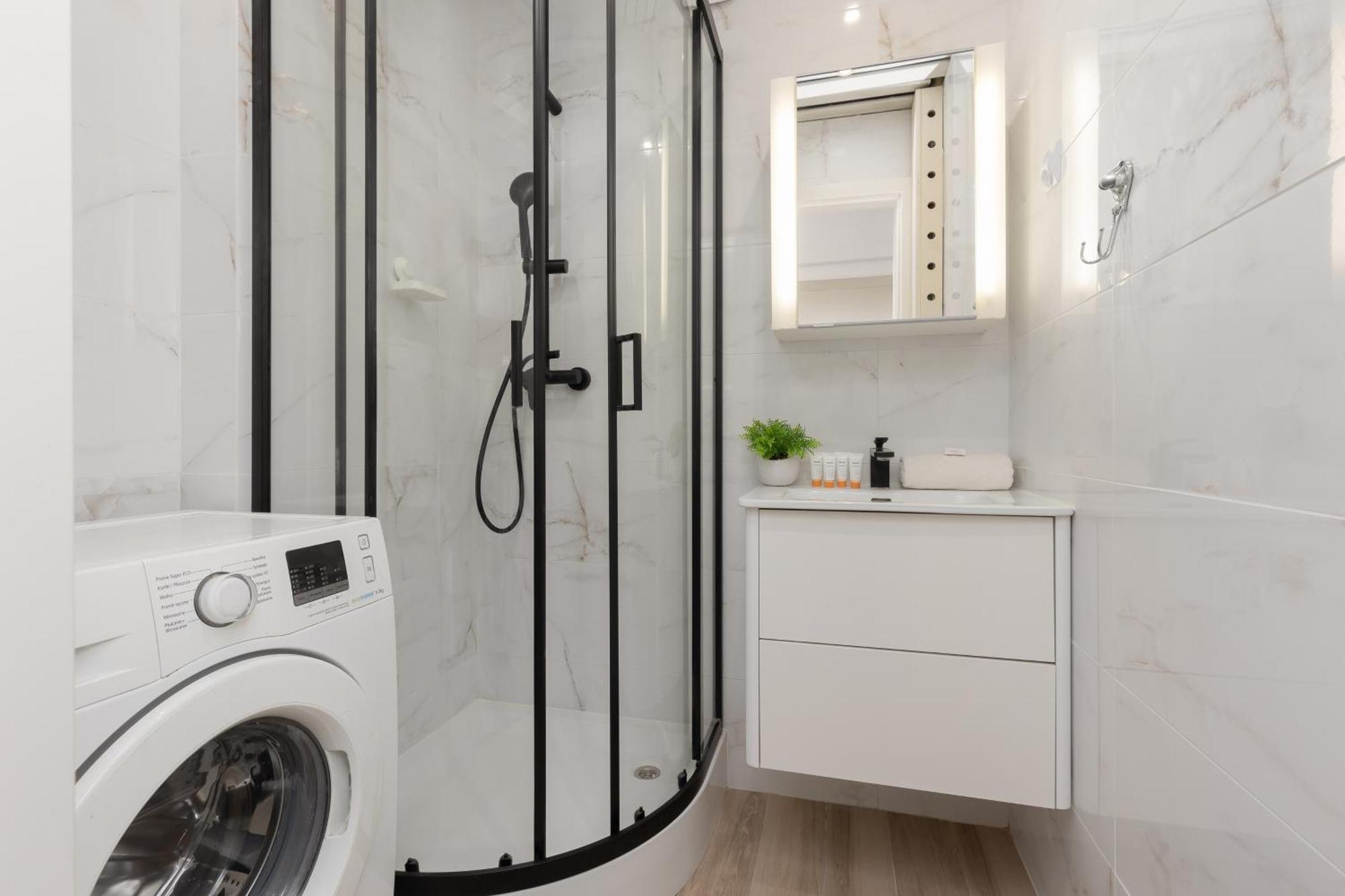 Center By Renters Apartment