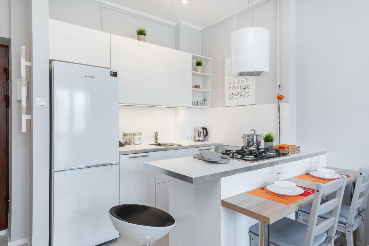 Center By Renters Apartment