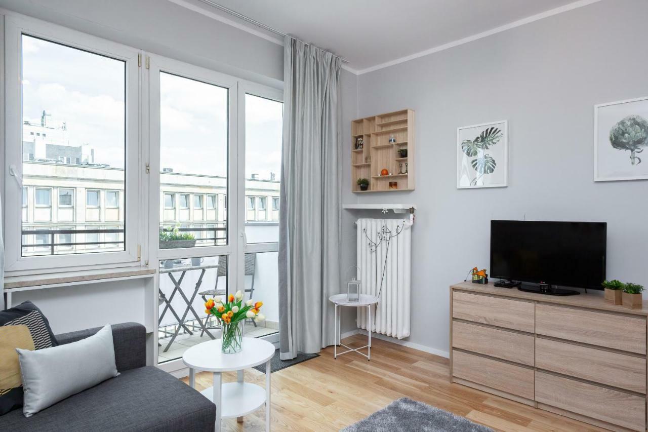 Center By Renters Apartment